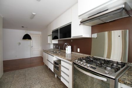 Apartamento para alugar com 190m², 3 quartos e 4 vagas Apartamento para alugar com 190m², 3 quartos e 4 vagasCozinha