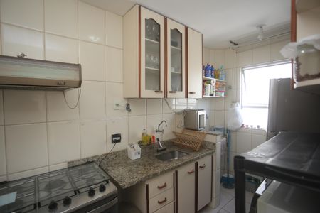 Cozinha de apartamento à venda com 3 quartos, 70m² em Estoril, Belo Horizonte