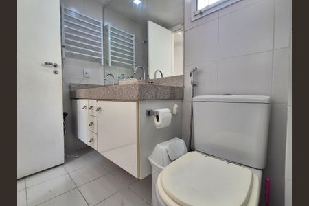 Apartamento à venda com 206m², 4 quartos e 2 vagasBanheiro suite 