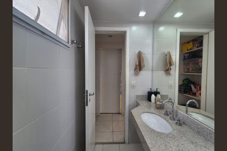 Apartamento à venda com 206m², 4 quartos e 2 vagasBanheiro suite 2
