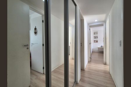 Apartamento à venda com 206m², 4 quartos e 2 vagasCorredor 