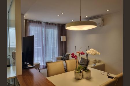 Apartamento à venda com 72m², 2 quartos e 2 vagasSala