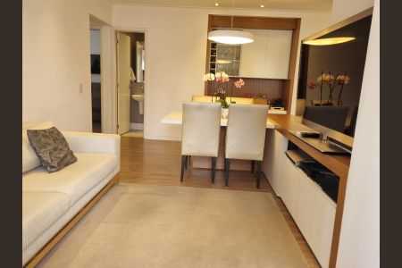 Sala de apartamento à venda com 2 quartos, 72m² em Cambuí, Campinas