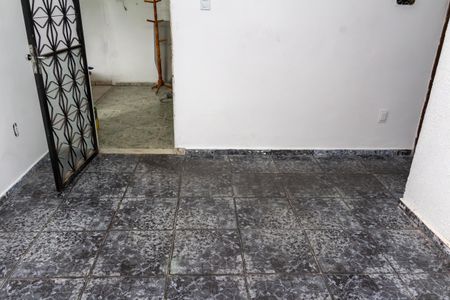 Casa para alugar com 110m², 2 quartos e 2 vagas Casa para alugar com 110m², 2 quartos e 2 vagasSala