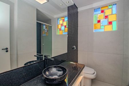 Apartamento à venda com 211m², 3 quartos e 2 vagasBanheiro da Suíte