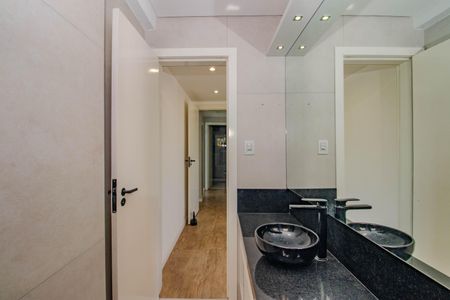 Apartamento à venda com 211m², 3 quartos e 2 vagasBanheiro da Suíte