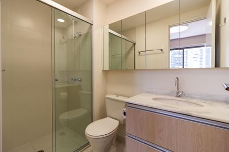 Banheiro de kitnet/studio para alugar com 1 quarto, 25m² em Pinheiros, São Paulo