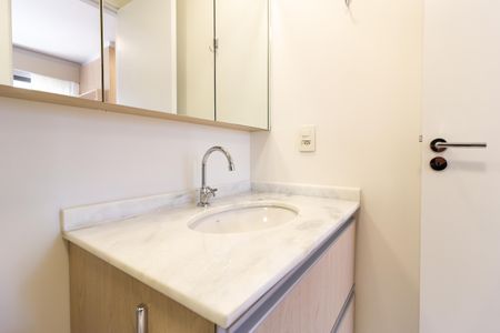 Banheiro de kitnet/studio para alugar com 1 quarto, 25m² em Pinheiros, São Paulo