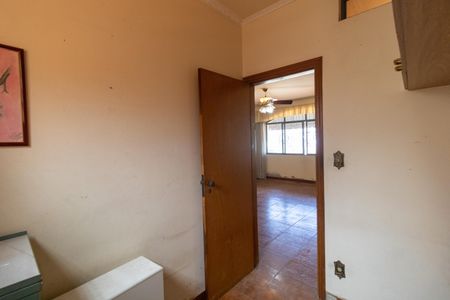 Casa à venda com 222m², 5 quartos e 5 vagasEscritório
