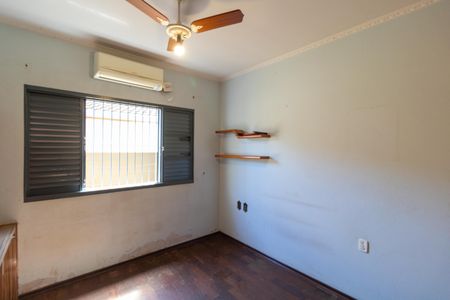 Casa à venda com 222m², 5 quartos e 5 vagasQuarto 02