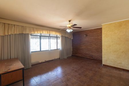 Casa à venda com 222m², 5 quartos e 5 vagasSalas