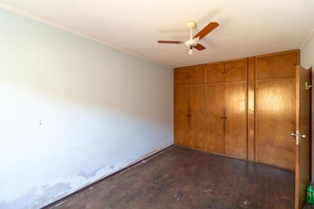 Casa à venda com 222m², 5 quartos e 5 vagasSuíte