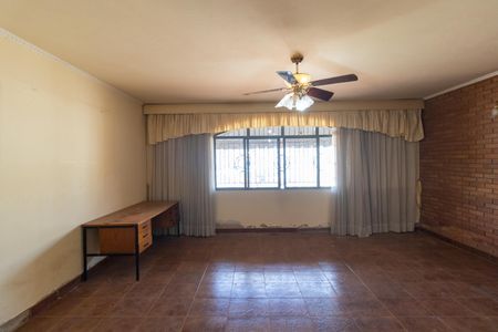 Casa à venda com 222m², 5 quartos e 5 vagasSalas