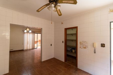 Casa à venda com 222m², 5 quartos e 5 vagasCozinha