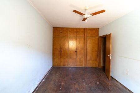 Casa à venda com 222m², 5 quartos e 5 vagasSuíte