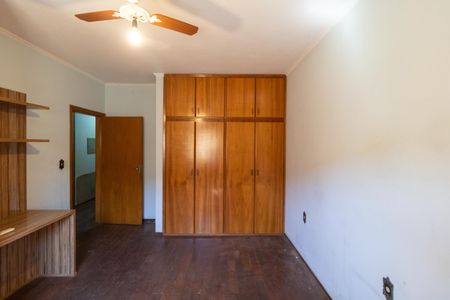 Casa à venda com 222m², 5 quartos e 5 vagasQuarto 01