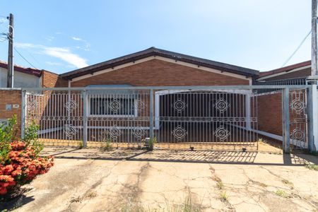 Casa à venda com 222m², 5 quartos e 5 vagasFachada