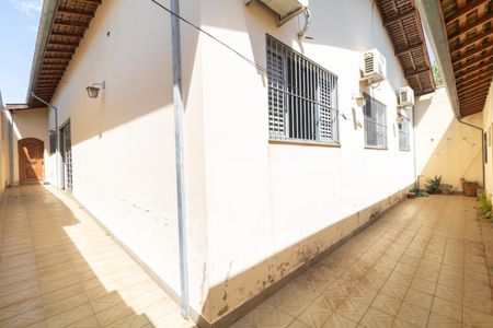 Casa à venda com 222m², 5 quartos e 5 vagasQuintal