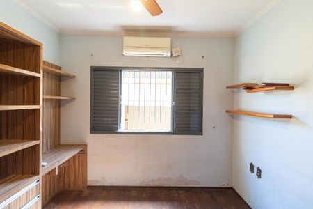 Casa à venda com 222m², 5 quartos e 5 vagasQuarto 02