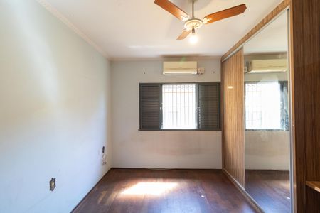 Casa à venda com 222m², 5 quartos e 5 vagasQuarto 01