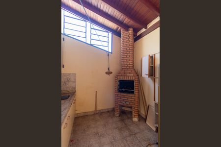 Casa à venda com 222m², 5 quartos e 5 vagasChurrasqueira