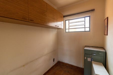 Casa à venda com 222m², 5 quartos e 5 vagasEscritório