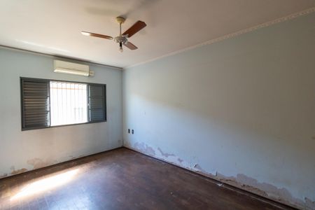 Casa à venda com 222m², 5 quartos e 5 vagasSuíte