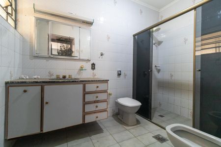 Casa à venda com 222m², 5 quartos e 5 vagasBanheiro da Suíte