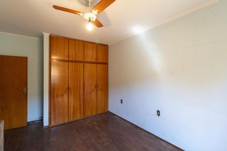 Casa à venda com 222m², 5 quartos e 5 vagasQuarto 01