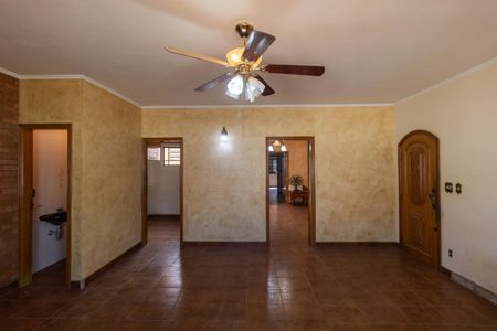 Casa à venda com 222m², 5 quartos e 5 vagasSalas