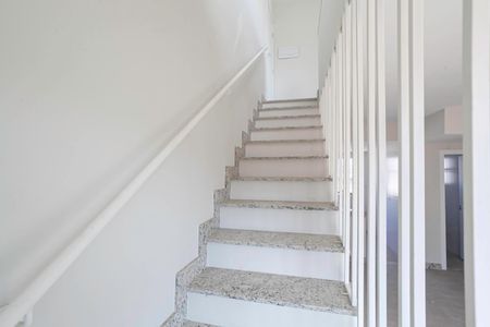 Apartamento à venda com 178m², 3 quartos e 2 vagas Apartamento à venda com 178m², 3 quartos e 2 vagasEscada