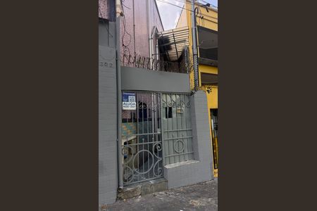 Casa para alugar com 150m², 3 quartos e 1 vaga Casa para alugar com 150m², 3 quartos e 1 vagaFachada