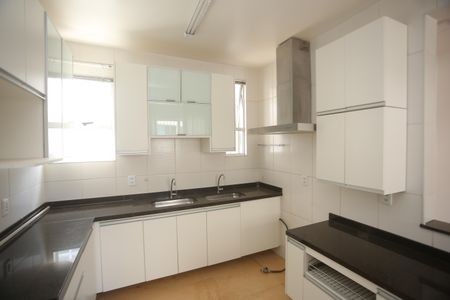 Apartamento para alugar com 220m², 3 quartos e 2 vagasCozinha