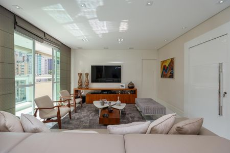Sala de apartamento à venda com 3 quartos, 194m² em Vila Suzana, São Paulo