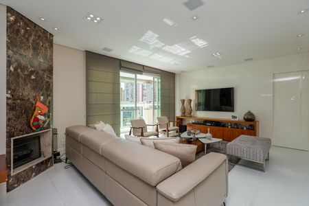 Sala de apartamento à venda com 3 quartos, 194m² em Vila Suzana, São Paulo