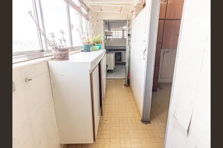 Apartamento à venda com 180m², 3 quartos e 1 vagaÁrea de Serviço