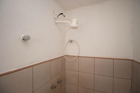 Banheiro Social de kitnet/studio para alugar com 1 quarto, 45m² em Sria Ii (polo de Moda), Brasília