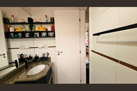 Casa de condomínio à venda com 85m², 3 quartos e 2 vagas Casa de condomínio à venda com 85m², 3 quartos e 2 vagasBanheiro