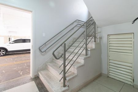 Apartamento à venda com 62m², 2 quartos e 1 vagaEscada