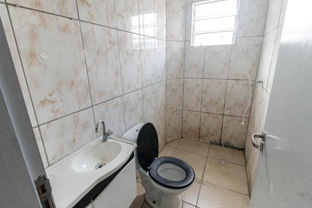 Banheiro de casa para alugar com 1 quarto, 55m² em Jardim Maria Rosa, São Paulo