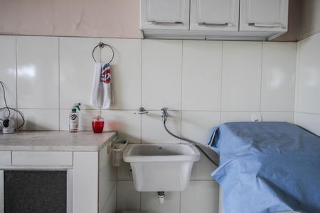 Área de Serviço de casa para alugar com 4 quartos, 510m² em Miguel Couto, Nova Iguaçu