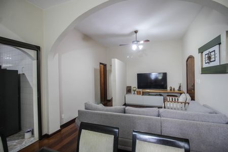 Casa para alugar com 510m², 4 quartos e 1 vaga Casa para alugar com 510m², 4 quartos e 1 vagaSala