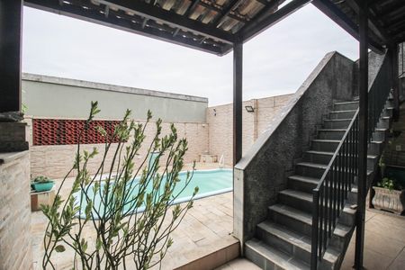 Casa para alugar com 510m², 4 quartos e 1 vaga Casa para alugar com 510m², 4 quartos e 1 vagaPiscina