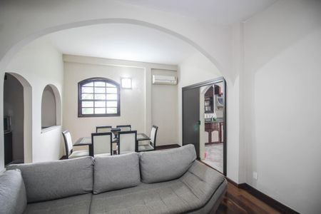 Sala de casa para alugar com 4 quartos, 510m² em Miguel Couto, Nova Iguaçu