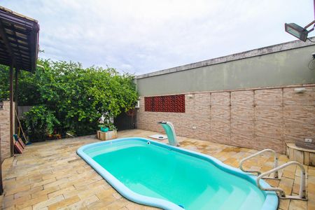 Casa para alugar com 510m², 4 quartos e 1 vaga Casa para alugar com 510m², 4 quartos e 1 vagaPiscina
