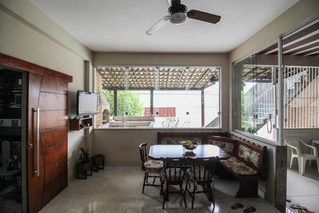 Casa para alugar com 510m², 4 quartos e 1 vaga Casa para alugar com 510m², 4 quartos e 1 vagaSala de Jantar / Copa