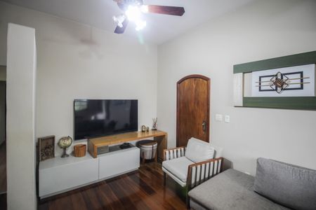 Casa para alugar com 510m², 4 quartos e 1 vaga Casa para alugar com 510m², 4 quartos e 1 vagaSala