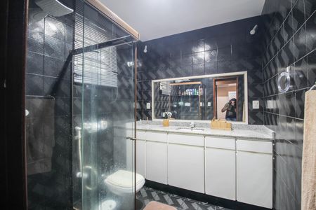 Casa para alugar com 510m², 4 quartos e 1 vaga Casa para alugar com 510m², 4 quartos e 1 vagaBanheiro da Suíte
