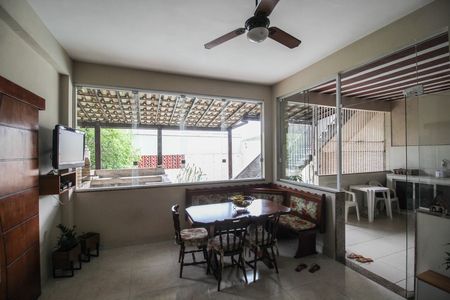 Casa para alugar com 510m², 4 quartos e 1 vaga Casa para alugar com 510m², 4 quartos e 1 vagaSala de Jantar / Copa
