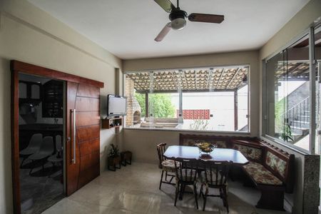 Casa para alugar com 510m², 4 quartos e 1 vaga Casa para alugar com 510m², 4 quartos e 1 vagaSala de Jantar / Copa